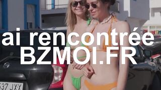 Alissa et lana forment un fantastique duo exhibe qui montre les seins