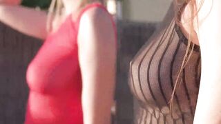 Alissa et lana forment un fantastique duo exhibe qui montre les seins