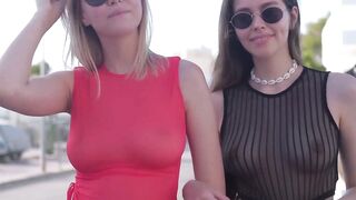 Alissa et lana forment un fantastique duo exhibe qui montre les seins