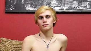 UNBELIEVABLEFITXXXX Skinny Twink Squirts Everywhere as He Takes MASSIVEToy Up His ASS!