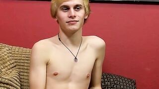 UNBELIEVABLEFITXXXX Skinny Twink Squirts Everywhere as He Takes MASSIVEToy Up His ASS!
