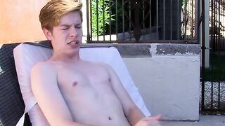 SQUIRTING TWINK SPLOSHES JUICE IN EPIC OUTDOOR JAYHOLE SESSION