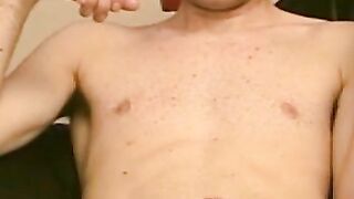 AMERICAS BIGGEST BOTTOM  EATING, MASTURBATING, AND SUCKING IT LIKE CRAZY!