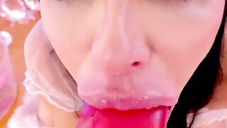 MINDBLOWING MOM GOES WILD!