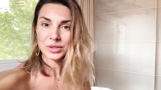 How to make Girls SQUIRT + Dildo Review
