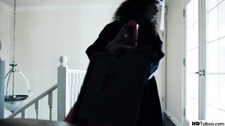 Coronavirus can't prevent ex-wife to have sex (with delivery boy)