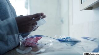 Coronavirus can't prevent ex-wife to have sex (with delivery boy)