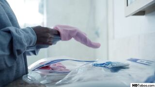 Coronavirus can't prevent ex-wife to have sex (with delivery boy)