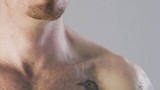 Sexy twink King Heart showed off his beautiful body while working on his big dick