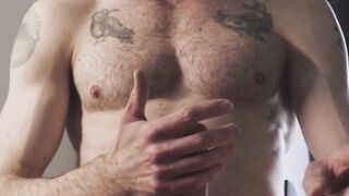 Sexy twink King Heart showed off his beautiful body while working on his big dick