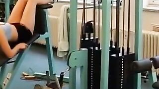 Sporty babe rides her man's rough penis to orgasm - Old-style athleticism with passionate sex!