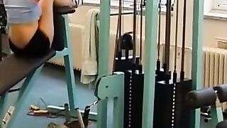 Sporty babe rides her man's rough penis to orgasm - Old-style athleticism with passionate sex!