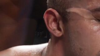 Muscular Hunk ZOD BLACKK Fucks SEANXAVIERS Raw Anal Action