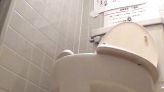 Japanese teen pee play on while taking shower