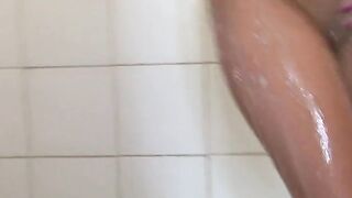 Attractive chick enjoys extreme sex