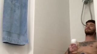 Amateur records himself using fleshlight in the bathroom