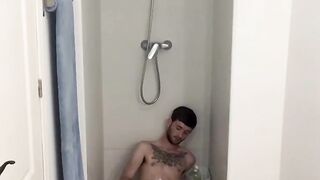 Amateur records himself using fleshlight in the bathroom