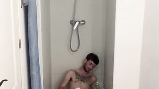 Amateur records himself using fleshlight in the bathroom