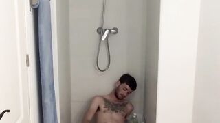 Amateur records himself using fleshlight in the bathroom