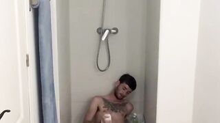 Amateur records himself using fleshlight in the bathroom