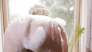 Natural Babe LilyA Exposes Her Sexy Body in Riveting Solo