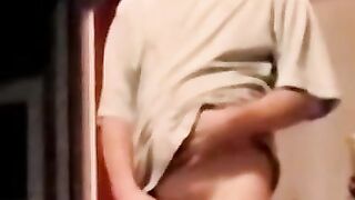 Amateur Teens Share Facial in Home-Made Porn Video
