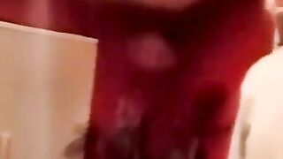 Amateur Teens Share Facial in Home-Made Porn Video