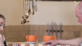 Sexually Starving Honey Bombshell Fucked Hard Until Orgasm