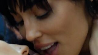 Horny Hottie Gives Blowjob & Rides Big Dick For A Wild Orgasmic Fuck!