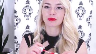 MandysMarxASMR : Whispering Hands Asmr with Mandi Marx