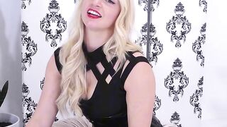MandysMarxASMR : Whispering Hands Asmr with Mandi Marx