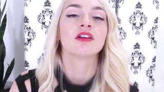 MandysMarxASMR : Whispering Hands Asmr with Mandi Marx