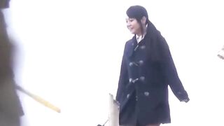 Four naughty Japanese teenagers caught in public urinating