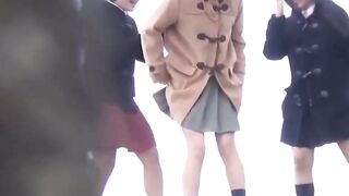 Four naughty Japanese teenagers caught in public urinating