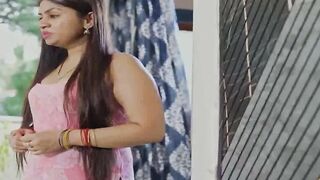Indian Desi Girl's Hot Dance Off - Bollywood Style
