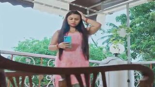 Indian Desi Girl's Hot Dance Off - Bollywood Style