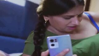 Indian Desi Girl's Hot Dance Off - Bollywood Style
