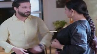 Indian Desi Girl's Hot Dance-Off in Bollywood Style