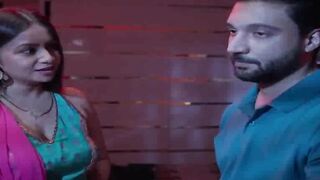 Indian Desi Girl's Hot Dance-Off in Bollywood Style