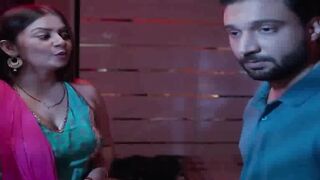 Indian Desi Girl's Hot Dance-Off in Bollywood Style