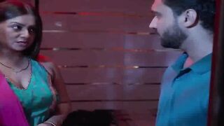Indian Desi Girl's Hot Dance-Off in Bollywood Style