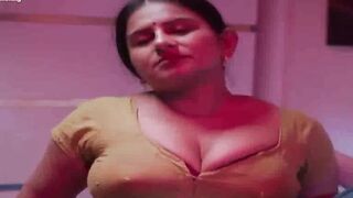 Indian Desi Girl's Hot Dance-Off in Bollywood Style