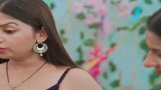 Indian Desi Girl's Hot Dance-Off in Bollywood Style