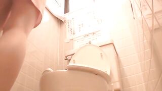 Public Peeing college girl - Hidden Cam Captures Shocking Pee Accident