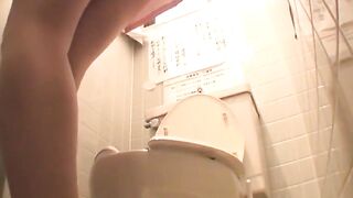Public Peeing college girl - Hidden Cam Captures Shocking Pee Accident