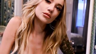 Ink-Splattered Blondie Teen Reveals Her Amazingly Fit Body