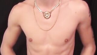 Blondie's Handjob Heaven - Gay Amateur Jacking Off in Bed
