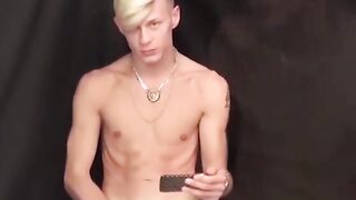 Blondie's Handjob Heaven - Gay Amateur Jacking Off in Bed