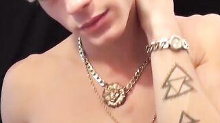 Blondie's Handjob Heaven - Gay Amateur Jacking Off in Bed