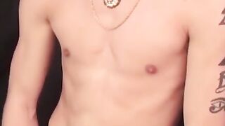 Blondie's Handjob Heaven - Gay Amateur Jacking Off in Bed